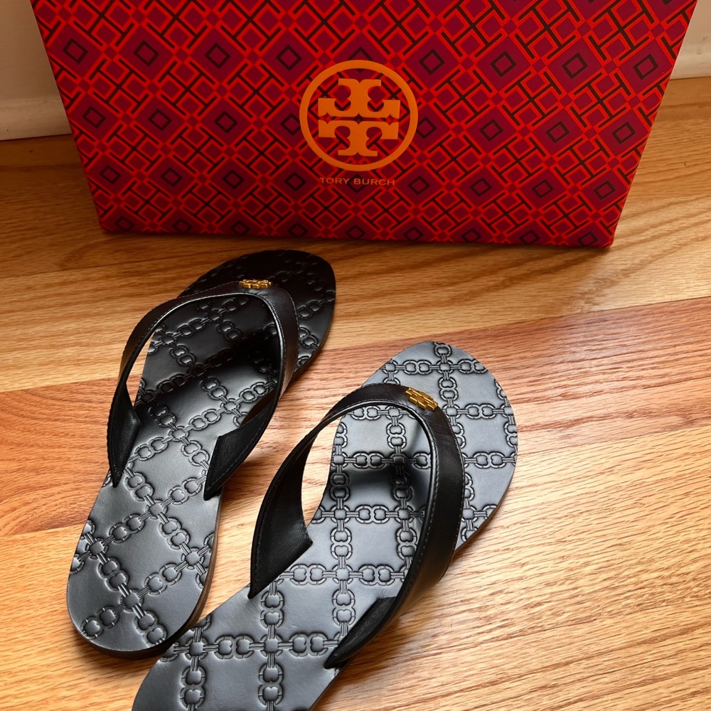 New! Tory Burch Black leather thong sandles. Never worn. Box included.